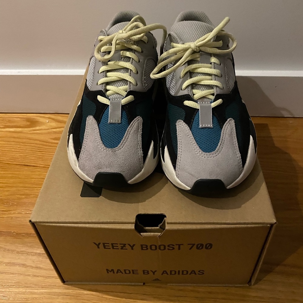 YEEZY BOOST 700
